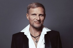  Олег Скрипка поздравил ВСУ лирическим видео