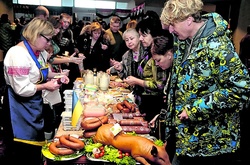 Дружини послів провели в Києві благодійний ярмарок і зібрали 3,1 млн грн