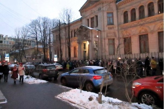 Заради шматка «санкційного» сиру росіяни штурмували італійське посольство