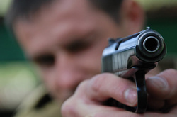 У столичному трамваї підстрелили п'яного чоловіка 