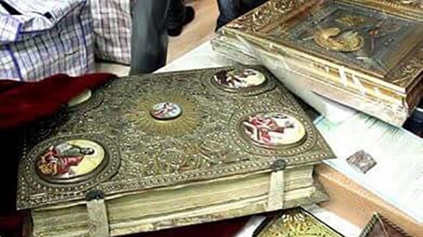 У Нацполіції повідомили, що зроблять зі знайденими речами Азарова