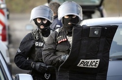  Франція може продовжити режим надзвичайного стану до середини літа