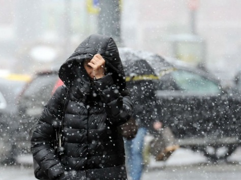 Українцям обіцяють вночі сильні снігопади