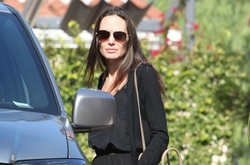 Анджелина Джоли впервые появилась на публике без кольца