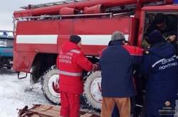 У Дніпрі врятували сина з батьком, які провалилися під лід