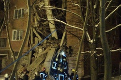 Обвал гуртожитку в Чернігові: рятувальники дістали з-під завалу дитину 