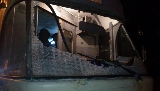 У Дніпрі невідомі обстріляли трамвай: постраждав водій