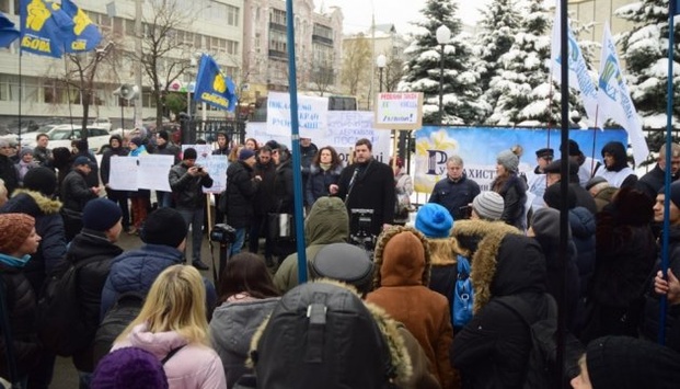 Біля Конституційного суду активісти вимагають скасувати «закон Ківалова-Колесніченка»