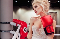 Солистка «ВИА Гры» Эрика Гергец примерила свадебное платье