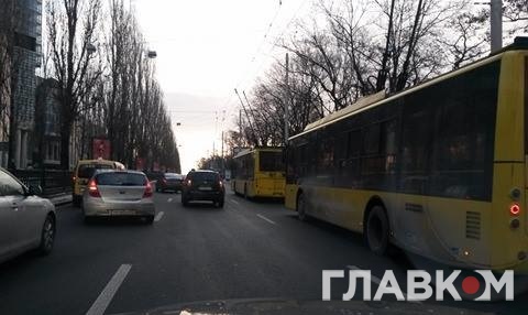 На бульварі Шевченка зупинився громадський транспорт