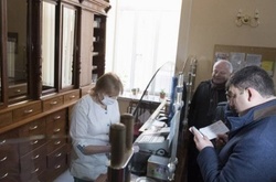 Гройсман поїхав у рідне місто Яценюка і налякав аптекарів