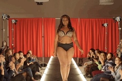 «Ангелы» plus-size: пухленькие парижанки высмеяли легендарное шоу Victoria's Secret в видеоролике