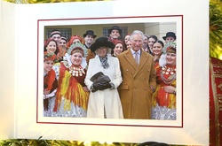 Королевские семьи Испании, Великобритании и Иордании представили рождественские открытки