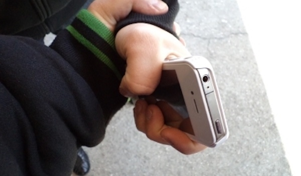 На Русанівці невідомі обікрали двох школярів