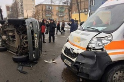 У Дніпровському районі столиці «швидка» протаранила позашляховик