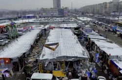 Безпілотник зняв, як виглядає площа біля метро «Оболонь» після погрому 