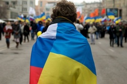 На третьому році війни чверть громадян досі вважає українців та росіян одним народом