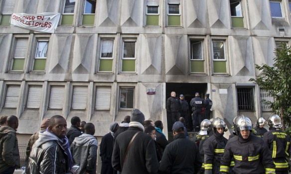 У центрі мігрантів в Парижі сталася пожежа: 300 осіб евакуйовані