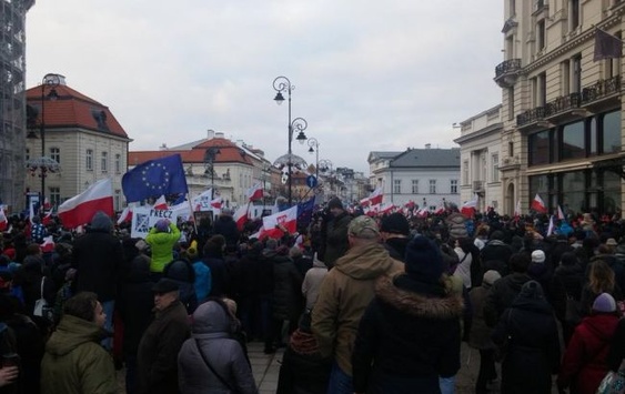 Протести в Польщі: Дуда шукає компроміс, а опозиція не проти дострокових виборів
