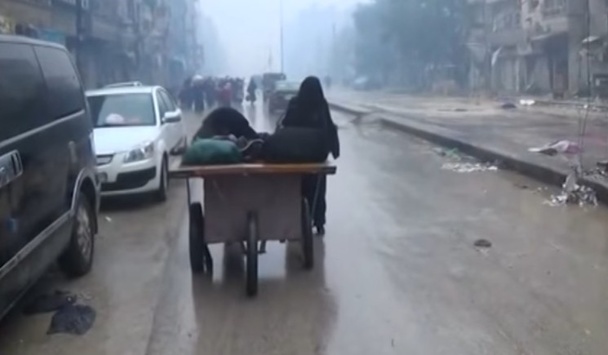 Два погляди на Алеппо. Радісні натовпи або засмучені діти?
