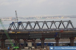 Будівництво Керченського мосту завмерло. У мережі оприлюднено нові фото з будівнитва