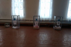 Місцеві вибори: на Дніпропетровщині спостерігачі знайшли скриньку без дна