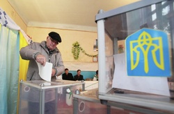 На Прикарпатті п’яний виборець порвав бюлетень і розбив скриньку