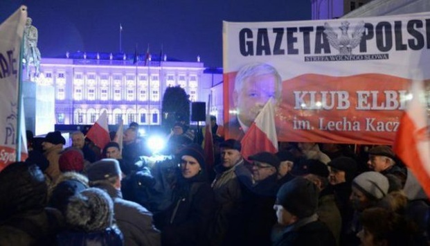 Протести в Польщі: прихильники влади теж вийшли на великий мітинг