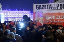 Протести в Польщі: прихильники влади теж вийшли на великий мітинг