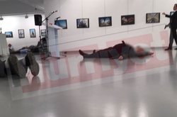 В Анкарі внаслідок стрілянини тяжко поранений російський посол