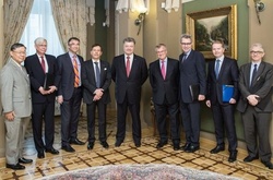 Посли «Великої сімки» та президент України Петро Порошенко