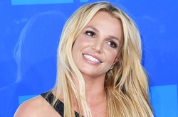 Молодой любовник Бритни Спирс переехал жить к певице