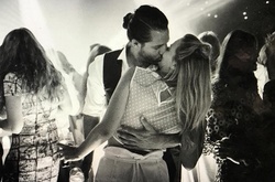 Марго Робби вышла замуж за режиссера Тома Акерли