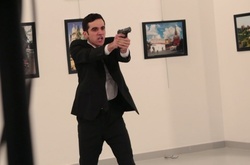 Автор фото вбивці російського посла розповів подробиці вчорашньої трагедії