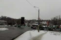 У Голосіївському районі облаштовують новий світлофор
