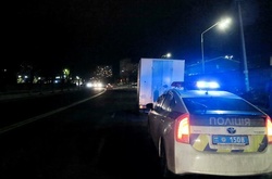 У Києві водій Mercedes збив водія трактора, який вибіг на дорогу (ФОТО)