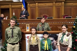 Пластуни принесли у Раду Вифлеємський вогонь миру