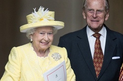 Елизавета II и принц Филипп отменили рождественскую поездку