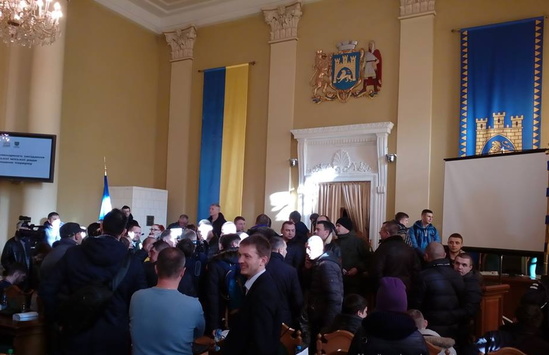 У Львові активісти зірвали сесію міськради