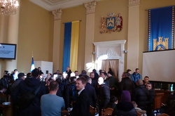 У Львові активісти зірвали сесію міськради