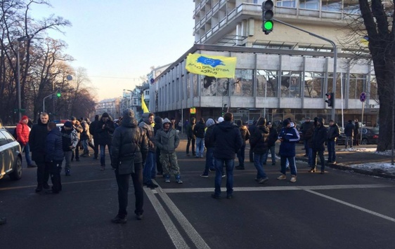 Акція пересічників на вул. Грушевського - Водії-«пересічники» заблокували рух у центрі Києва (ФОТО)