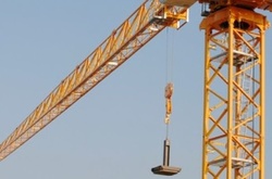 У Києві внаслідок падіння будівельного крана загинула людина