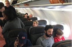 Чоловіка вигнали з літака через конфлікт із донькою Трампа