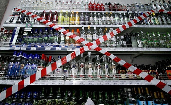 У Москві «сухий закон»: продаж алкоголю на новорічні свята заборонили