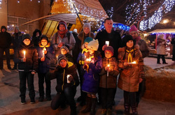 Пластуни передали ужгородцям Вифлеємський вогонь миру