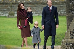 Кейт Миддлтон и принц Уильям впервые посетили рождественскую службу вместе с детьми