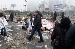 У Києві продовжують по-звірячому зносити МАФи