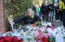 Цветы, свечи и слезы. Как Британия оплакивает Джорджа Майкла