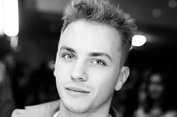 В Одесі невідомі побили учасника відомого музичного шоу і відібрали іPhone 