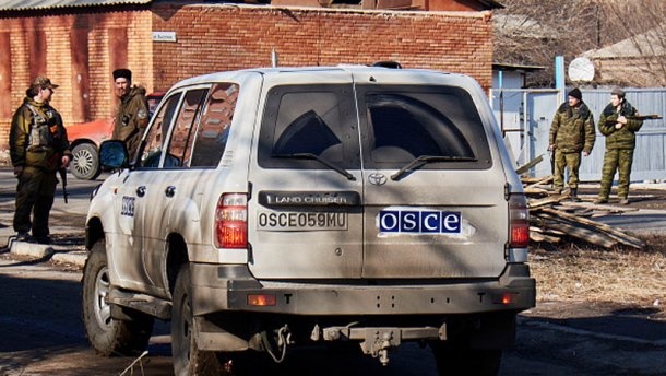 Бойовик «ДНР» кидався з автоматом на спостерігачів ОБСЄ 